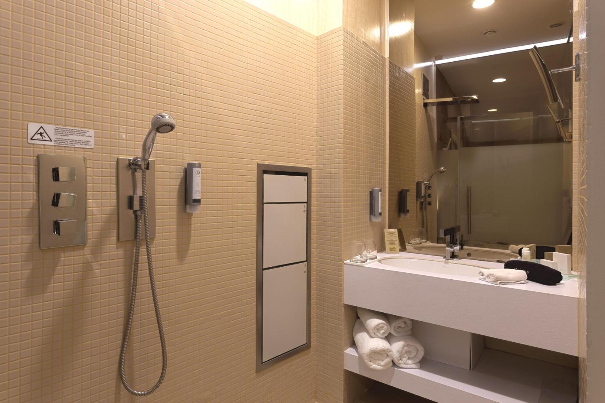 Hotel Vila Class Satu Mare Eksteriør billede