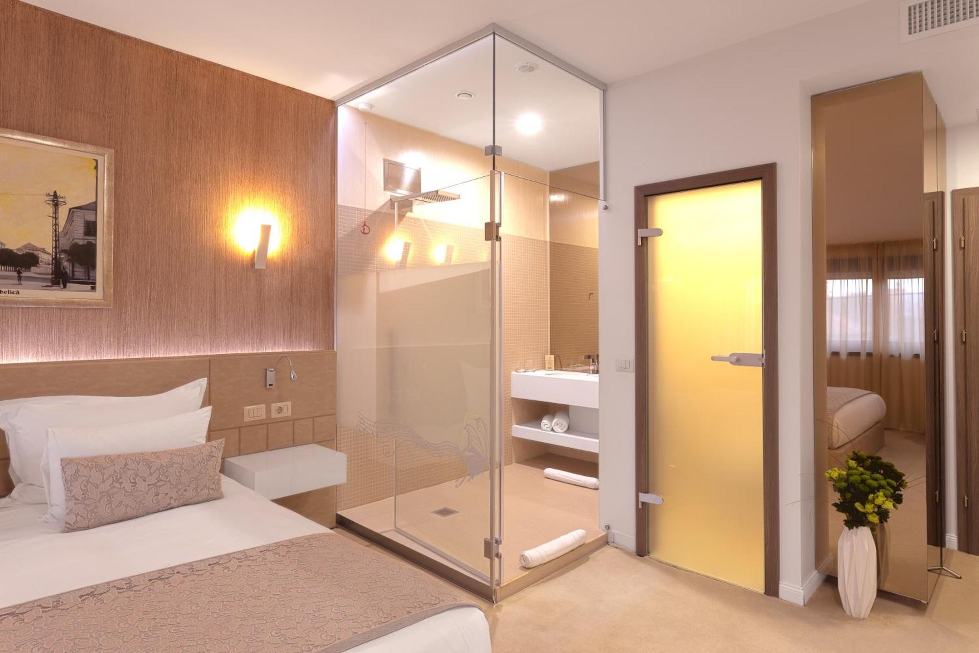 Hotel Vila Class Satu Mare Eksteriør billede