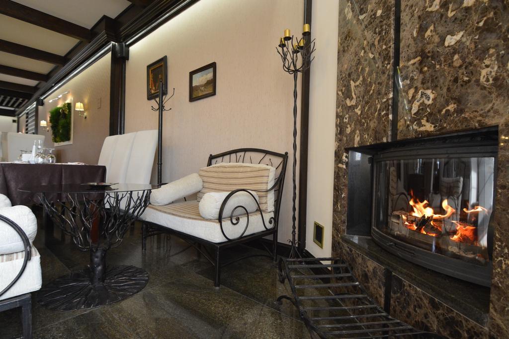 Hotel Vila Class Satu Mare Eksteriør billede