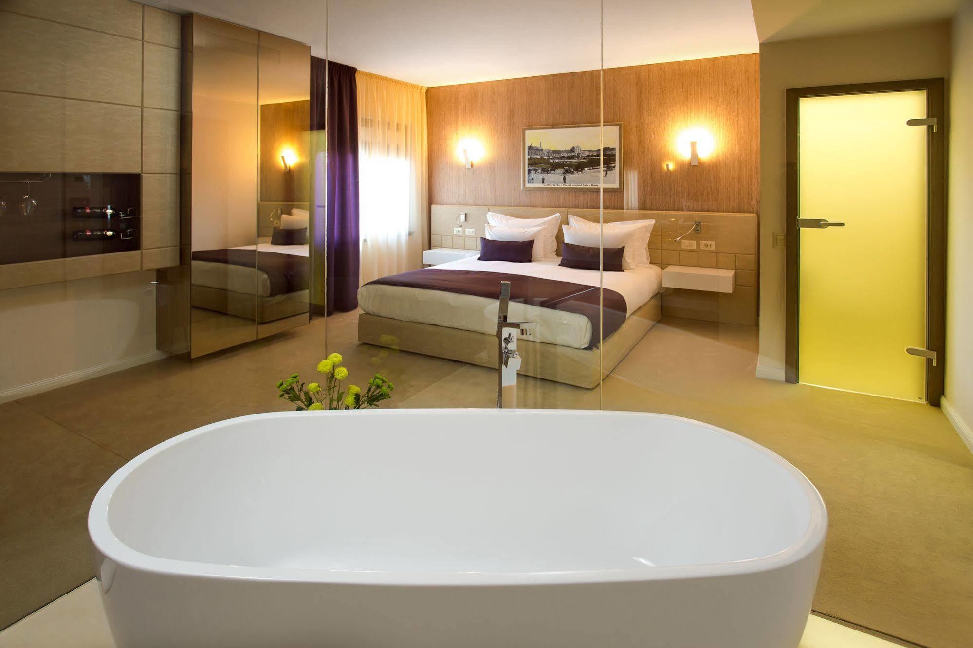 Hotel Vila Class Satu Mare Eksteriør billede