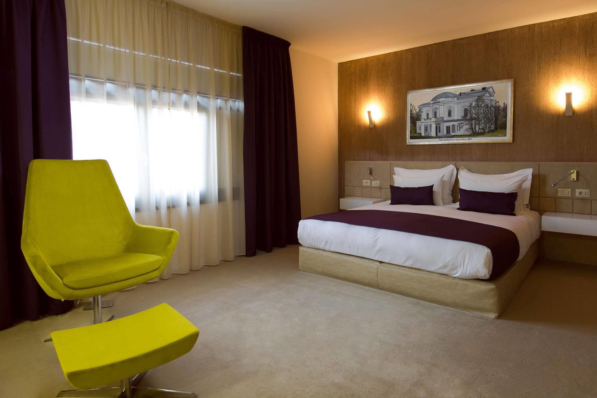 Hotel Vila Class Satu Mare Eksteriør billede